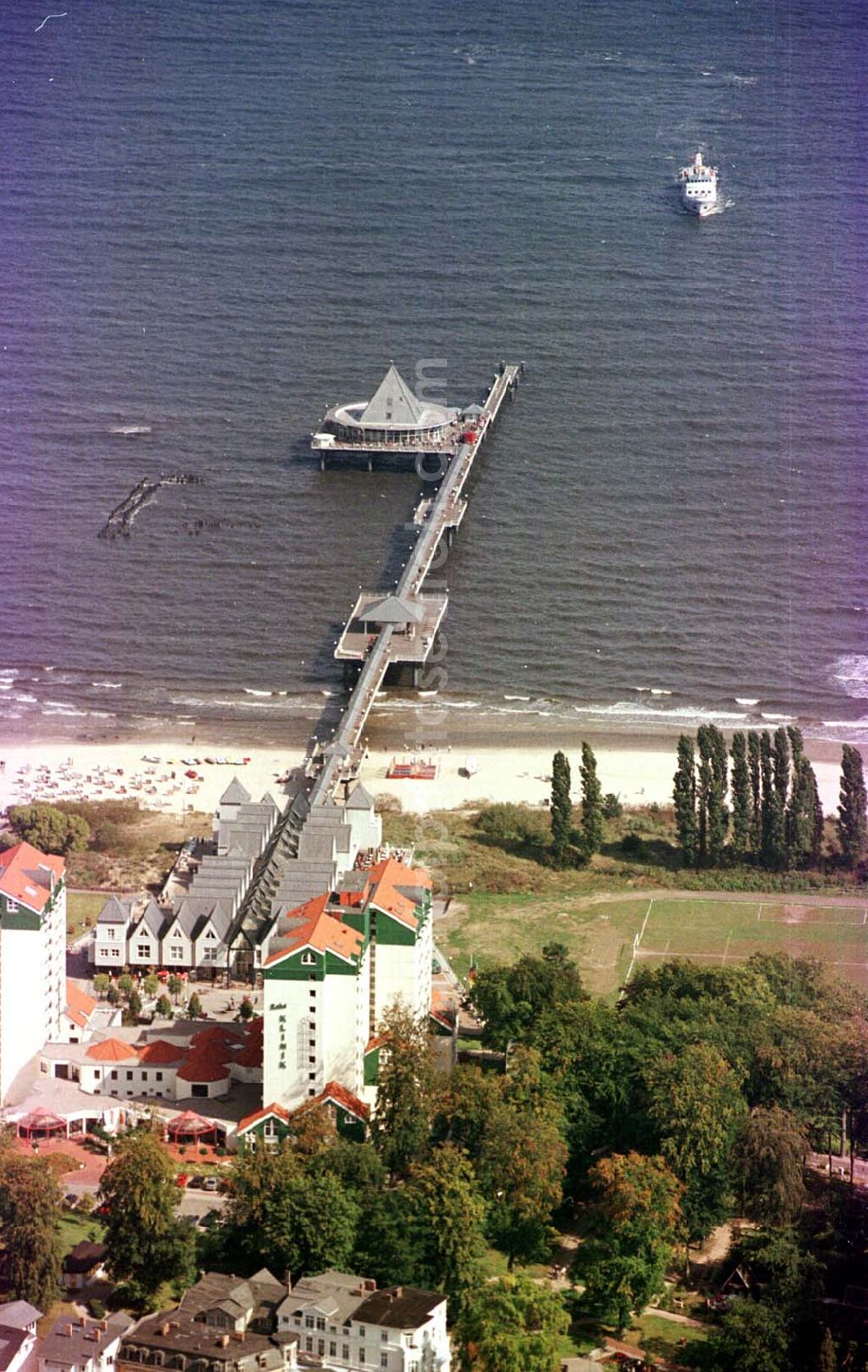 Aerial photograph Heringsdorf/ Usedom - Seebrücke in Heringsdorf.