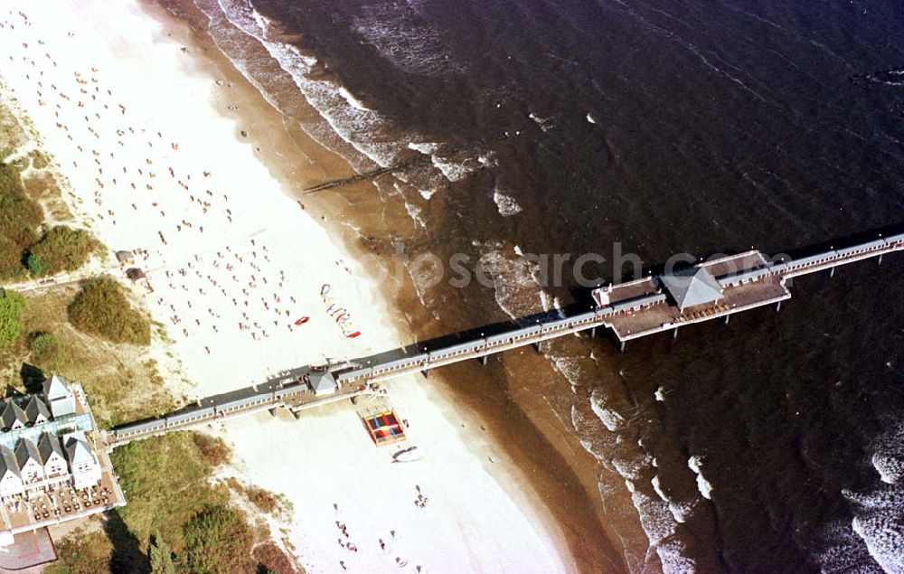 Heringsdorf/ Usedom from the bird's eye view: Seebrücke in Heringsdorf.