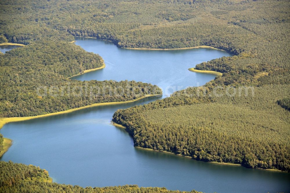 Wokuhl-Dabelow from the bird's eye view: Passage between the lakes Grosser Fuerstenseer See and Hinnensee in Wokuhl-Dabelow in the state of Mecklenburg - Western Pomerania. The narrow passage connects the two lakes Grosser Fuerstenseer See - which is located in the area of the town of Neustrelitz - and Hinnensee in the background