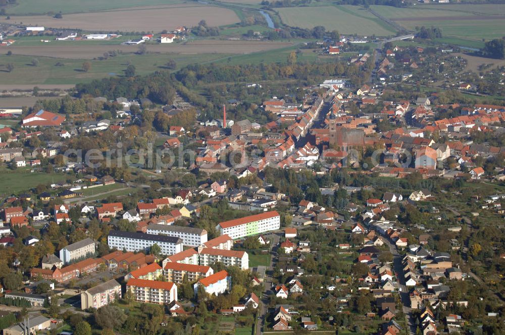 Seehausen from above - Blick über Seehausen mit der evangelischen St. Petri Kirche. Seehausen (Altmark) ist eine ehemalige Hansestadt im Landkreis Stendal (Sachsen-Anhalt) in der Altmark. Die Stadt ist Sitz der gleichnamigen Verwaltungsgemeinschaft. Die Ernennung zur Stadt erfolgte 1151. Seehausen war von 1358 bis 1488 Mitglied der Hanse.