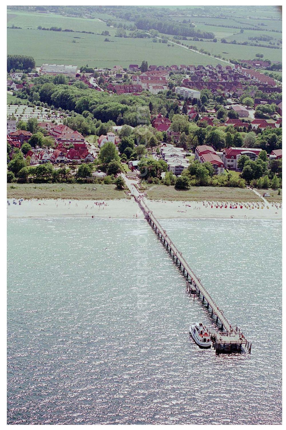 Ostseebad Boltenhagen from the bird's eye view: 08.06.2004 Ostseebad Boltenhagen Seehotel GROSSHERZOG von MECKLENBURG an der Seebrücke in der Ostseeallee 1,23946 Ostseebad Boltenhagen,Tel.: 038825/ 50-0,Fax: 038825/ 50-500,FREE CALL: 0800/ 7 35 9999, e-Mail:info@seehotel-boltenhagen.de Achim Walder: http://