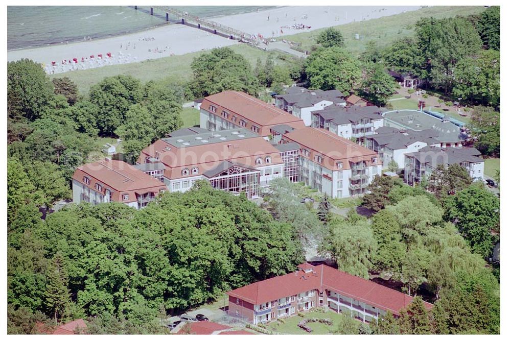 Ostseebad Boltenhagen from the bird's eye view: 08.06.2004 Ostseebad Boltenhagen Seehotel GROSSHERZOG von MECKLENBURG an der Seebrücke in der Ostseeallee 1,23946 Ostseebad Boltenhagen,Tel.: 038825/ 50-0,Fax: 038825/ 50-500,FREE CALL: 0800/ 7 35 9999, e-Mail:info@seehotel-boltenhagen.de Achim Walder: http://