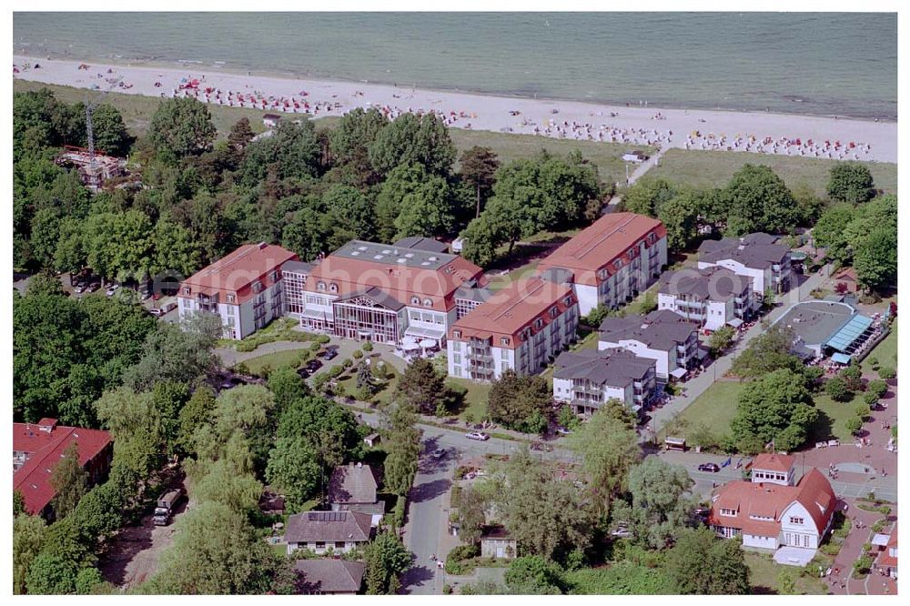 Ostseebad Boltenhagen from the bird's eye view: 08.06.2004 Ostseebad Boltenhagen Seehotel GROSSHERZOG von MECKLENBURG an der Seebrücke in der Ostseeallee 1,23946 Ostseebad Boltenhagen,Tel.: 038825/ 50-0,Fax: 038825/ 50-500,FREE CALL: 0800/ 7 35 9999, e-Mail:info@seehotel-boltenhagen.de Achim Walder: http://