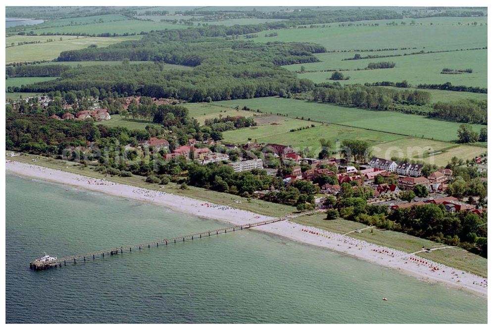 Aerial photograph Boltenhagen / MV - Blick auf die Seebrücke mit dem Strandbereich in Boltenhagen / Mecklenburg Vorpommern.