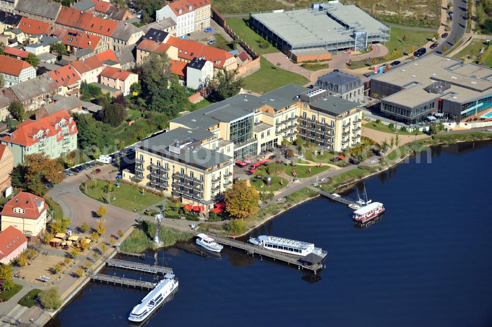 Aerial image Neuruppin - Das Seehotel Fontane liegt direkt am Ruppiner See und ist mit einer eigenen Botsanlegestelle ausgestattet. The Seehote Neuruppin is situated close to the lakeside of Ruppiner See. It has an own landing stage.