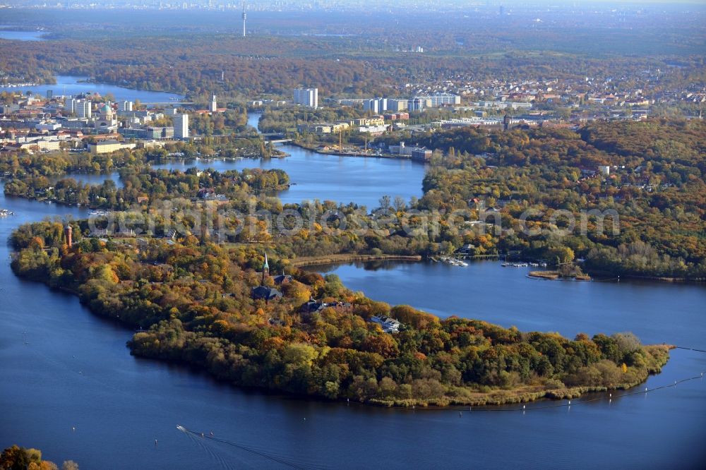 Potsdam from above - View of the seascape in Potsdam in the state Brandeburg. In the shot are the Templiner Vorstadt , the Templiner See and the Neustädter Havelbucht 