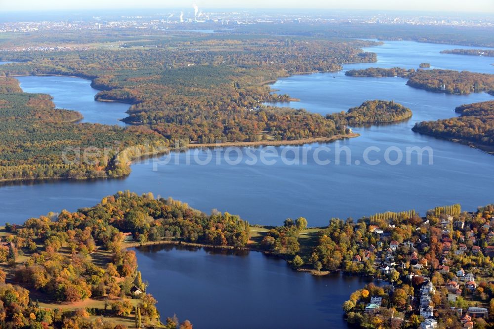 Aerial photograph Potsdam - View of the seascape in Potsdam in the state Brandenburg. In the shot are the seas Heiliger See (Holy Lake), Jungernsee (Virgin's Lake) and the Großer Wannsee (Greater Wannsee) and the island Pfaueninsel (Peacock Island)