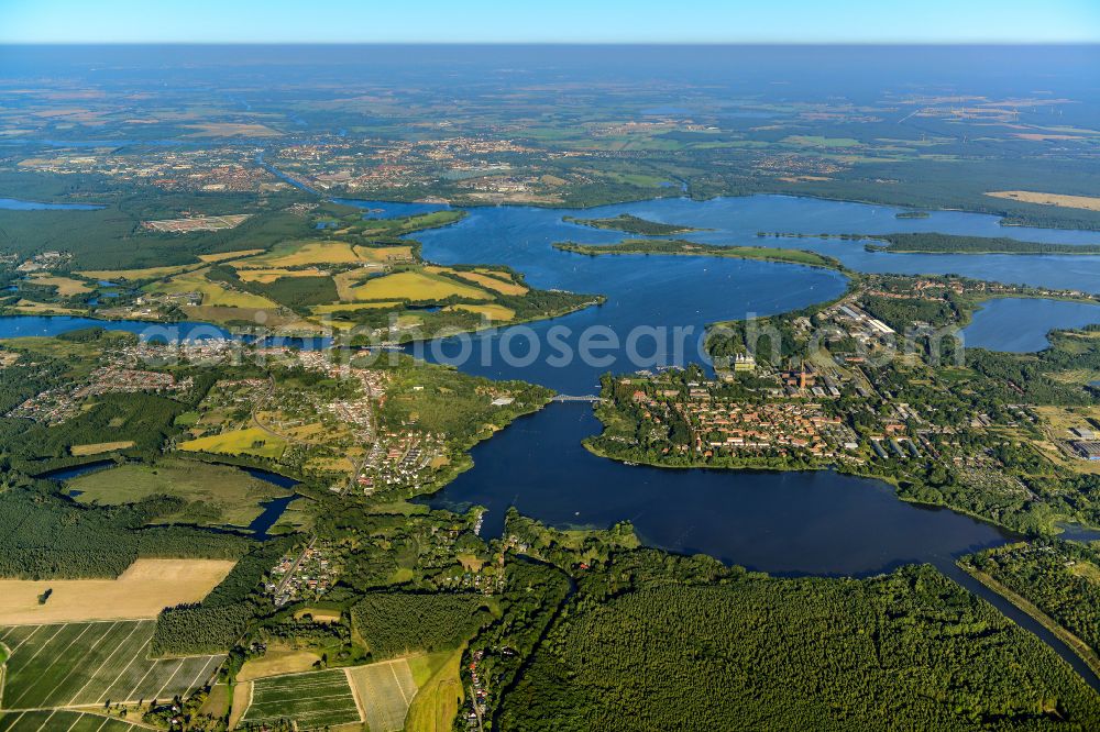 Kirchmöser from the bird's eye view: Waterfront landscape on the lake in Kirchmoeser in the state Brandenburg, Germany