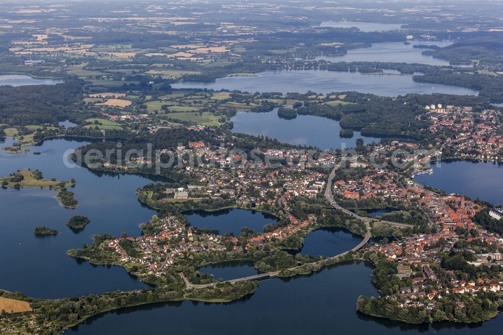 Aerial image Plön - Lakes chain and bank areas of the Ploener lakes in Ploen in the federal state Schleswig-Holstein