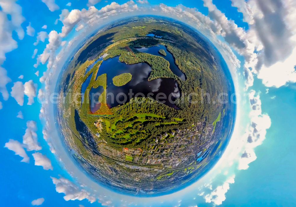 Duisburg from above - Waterfront landscape on the lake of Sechs-Seen-Platte in the district Wedau in Duisburg at Ruhrgebiet in the state North Rhine-Westphalia, Germany