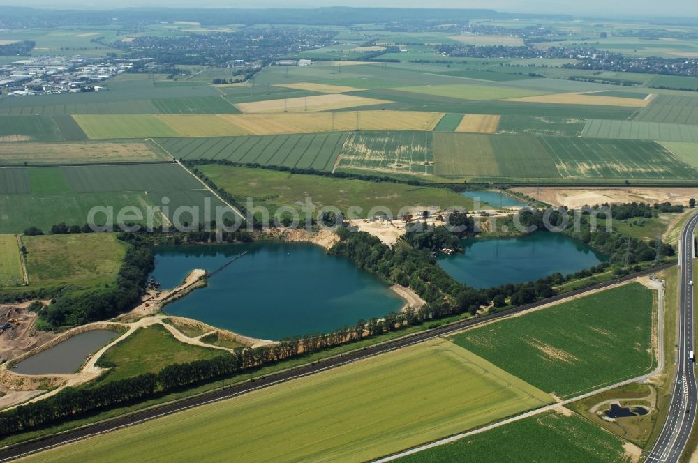 Pulheim from the bird's eye view: Waterfront landscape on the lake Baggersee in Pulheim in the state North Rhine-Westphalia, Germany