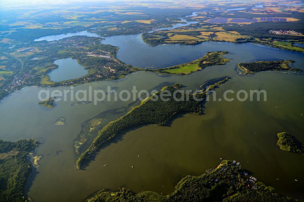 Neuendorf from the bird's eye view: Waterfront landscape on the lake Breitlingsee with Moeserscher See and Plauer See in Neuendorf Loewenberger Land in the state Brandenburg, Germany