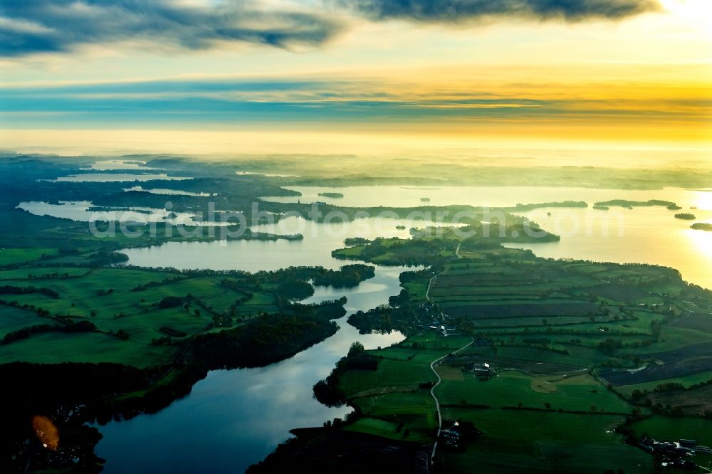 Aerial image Wittmoldt - Waterfront landscape on the lake Kleiner Ploener See in Wittmoldt at Holsteinische Schweiz in the state Schleswig-Holstein, Germany