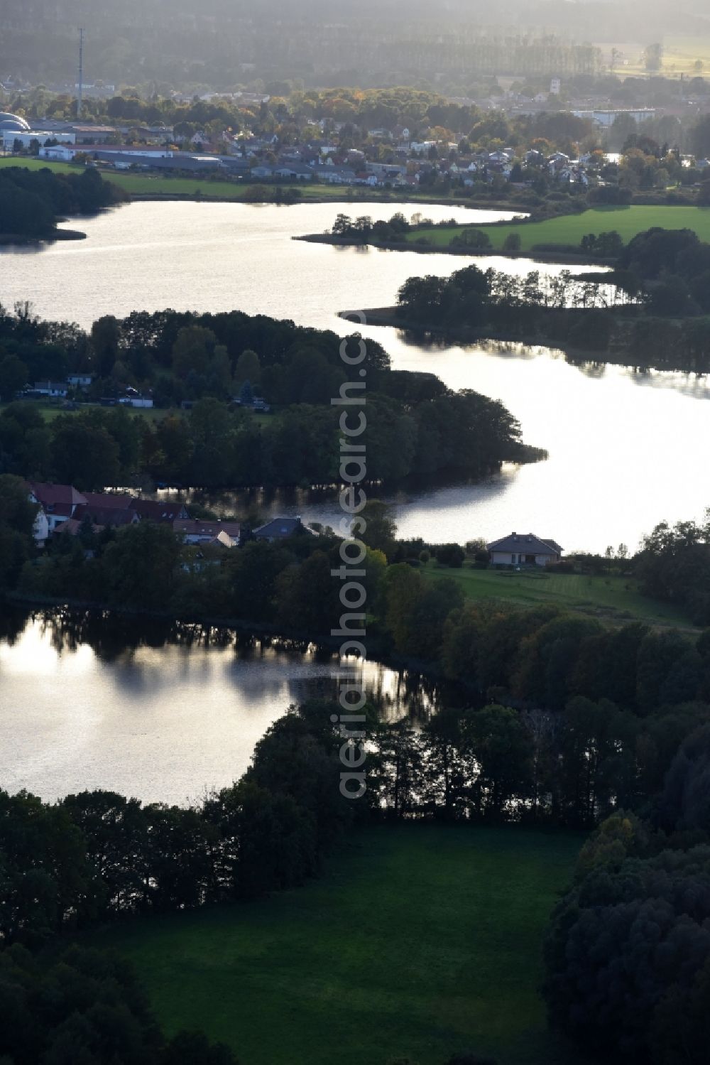 Aerial photograph Groß Schönebeck - Waterfront landscape on the lake Kuhpanzsee - Weisser See in Gross Schoenebeck in the state Brandenburg, Germany