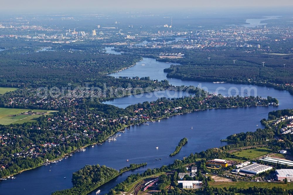 Hennigsdorf from above - Waterfront landscape on the lake Nieder Neuendorfer See in Hennigsdorf in the state Brandenburg, Germany