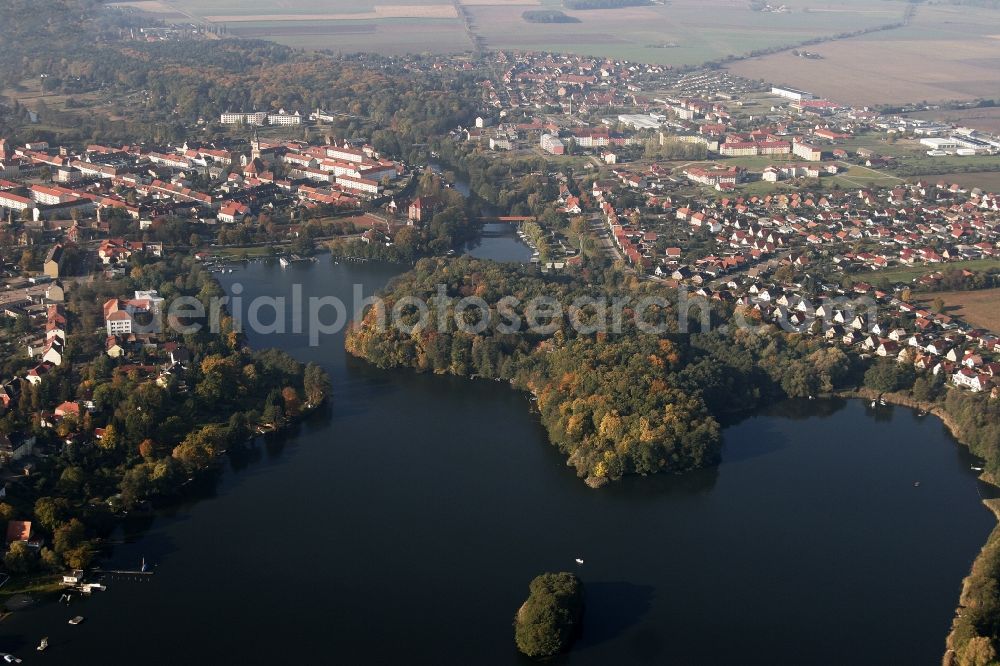 Aerial image Lychen - Waterfront landscape on the lake Stadtsee - Nesselpfuhl in Lychen in the state Brandenburg