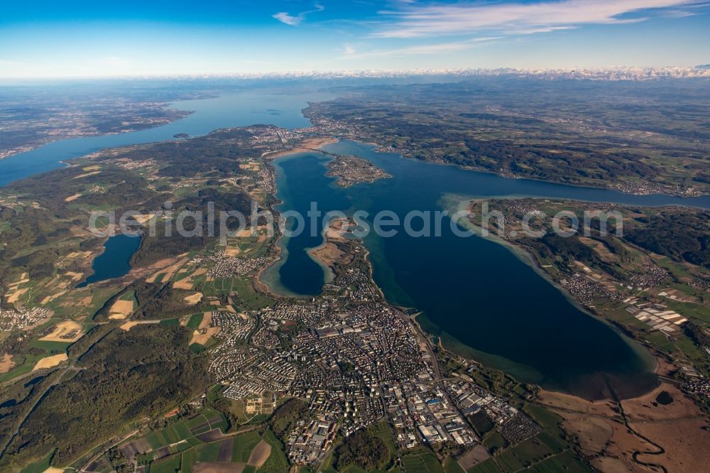 Steckborn from the bird's eye view: Waterfront landscape on the lake Untersee on Bodensee in Steckborn in the canton Thurgau, Switzerland