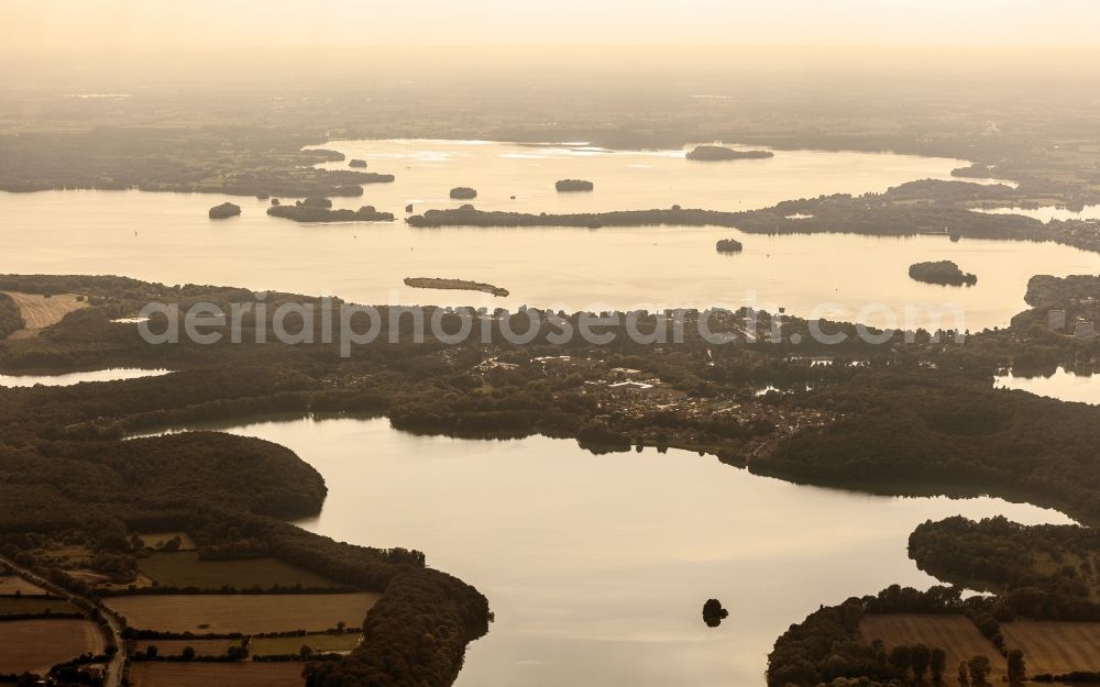 Aerial image Plön - Lakes chain and bank areas of the Suhrer lake and the big Ploener lake in the district town moor in Ploen in the federal state Schleswig-Holstein