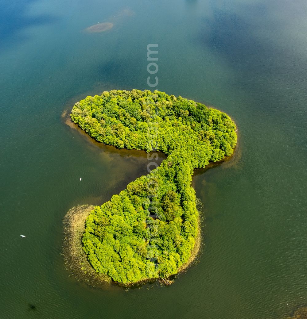 Aerial image Zakowo - Waterfront landscape on the lake in Zakowo in pomorskie, Poland