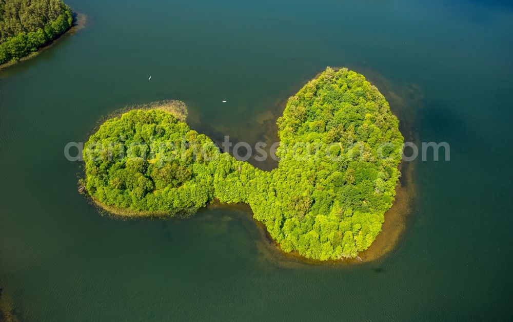 Aerial photograph Zakowo - Waterfront landscape on the lake in Zakowo in pomorskie, Poland