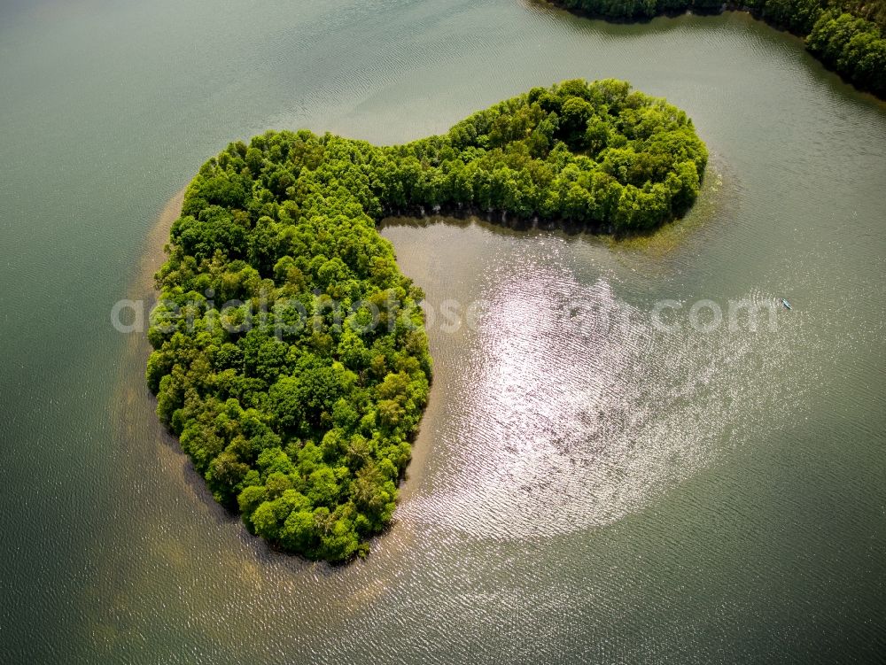 Aerial image Zakowo - Waterfront landscape on the lake in Zakowo in pomorskie, Poland