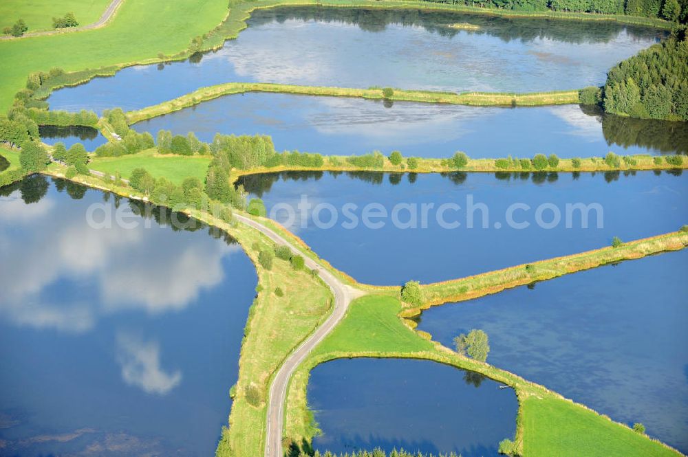 Wüstenwetzdorf from the bird's eye view: Blick auf Seenlandschaft / Fischteiche bei Wüstenwetzdorf / Auma in Thüringen. Lakes / ponds in Wüstenwetzdorf / Auma in Thuringia.