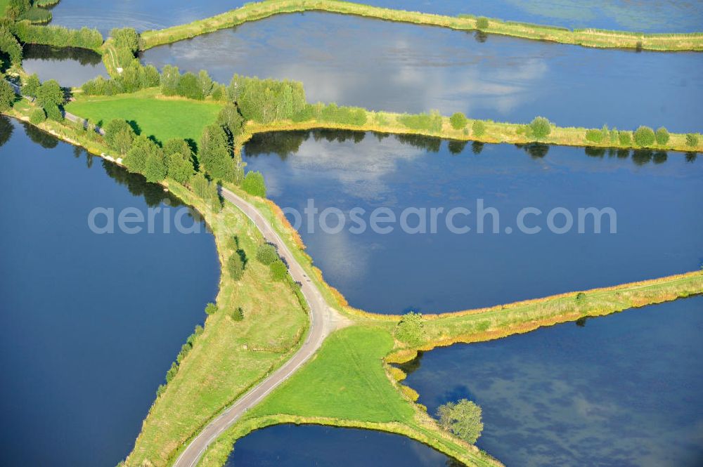 Aerial image Wüstenwetzdorf - Blick auf Seenlandschaft / Fischteiche bei Wüstenwetzdorf / Auma in Thüringen. Lakes / ponds in Wüstenwetzdorf / Auma in Thuringia.