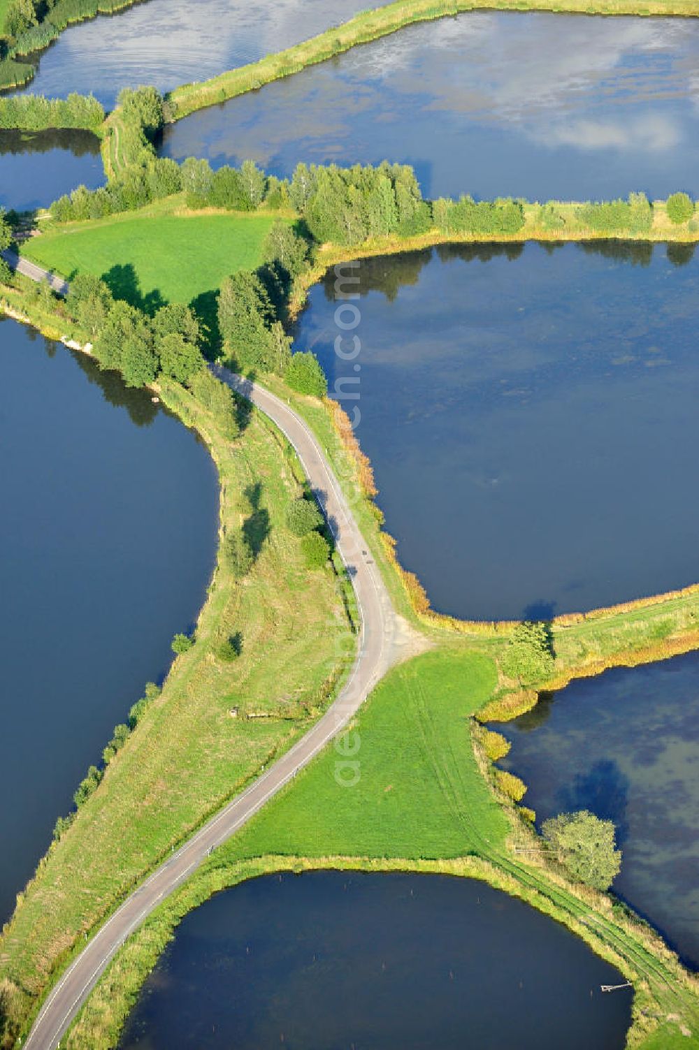 Wüstenwetzdorf from above - Blick auf Seenlandschaft / Fischteiche bei Wüstenwetzdorf / Auma in Thüringen. Lakes / ponds in Wüstenwetzdorf / Auma in Thuringia.