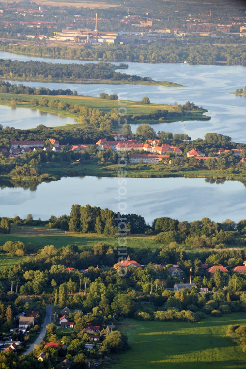 Aerial photograph Kirchmöser - Seenlandschaft an der Seenkette bei Kirchmöser. Im Bild der Bereich am Großen Wusterwitzer See; Heiliger See; Möserscher See und Plauer See. Lakes in Kirchmöser.