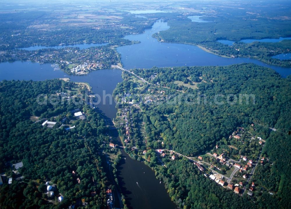 Potsdam from the bird's eye view: Lakelands on the Teltow Canal in Potsdam in Brandenburg. Right is the village Kleinglienicke. In the center is to see the legendary Glienicker bridge