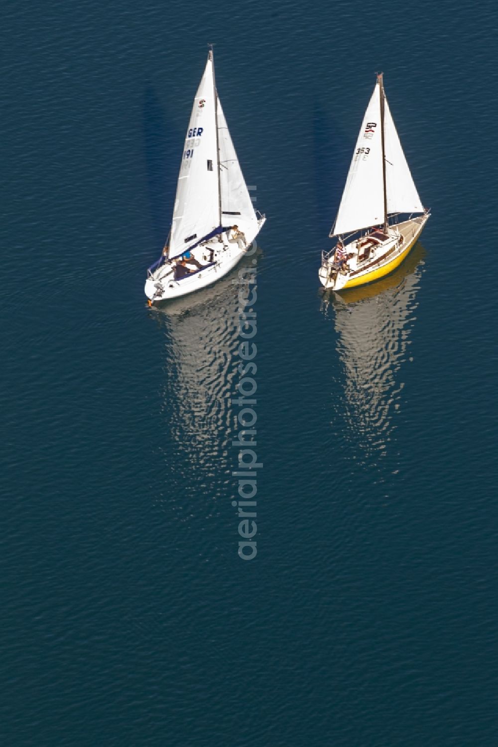 Attendorn from the bird's eye view: Sailboats in ride on the Bigge - Bigge - a reservoir in Olpe district in North Rhine-Westphalia