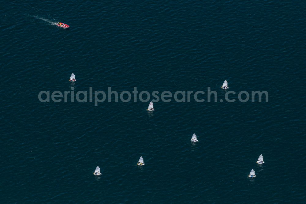 Starnberg from the bird's eye view: Sailboat under way on Starnberger See in Starnberg in the state Bavaria, Germany