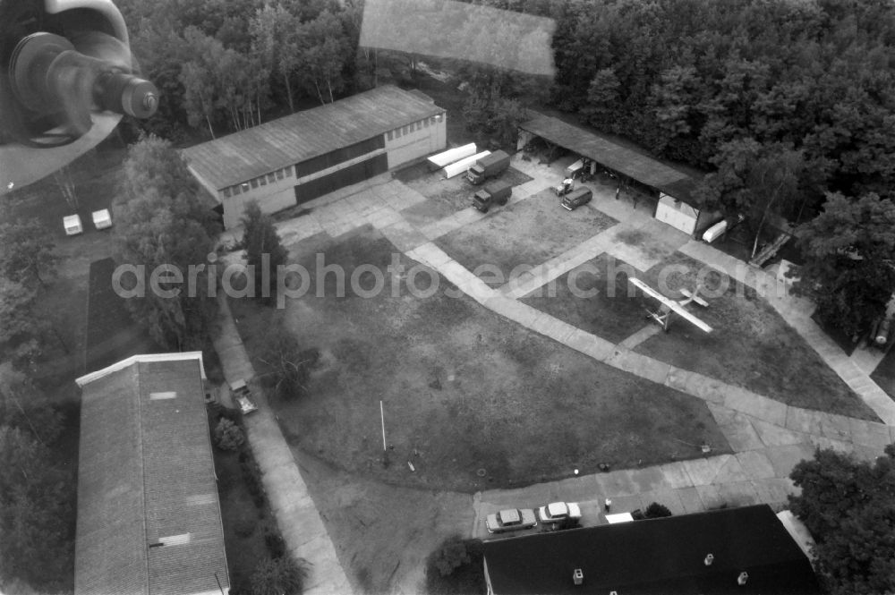 Aerial photograph Friedersdorf - Gliding field on the airfield of on street Friedersdorfer Strasse in Friedersdorf in the state Brandenburg, Germany