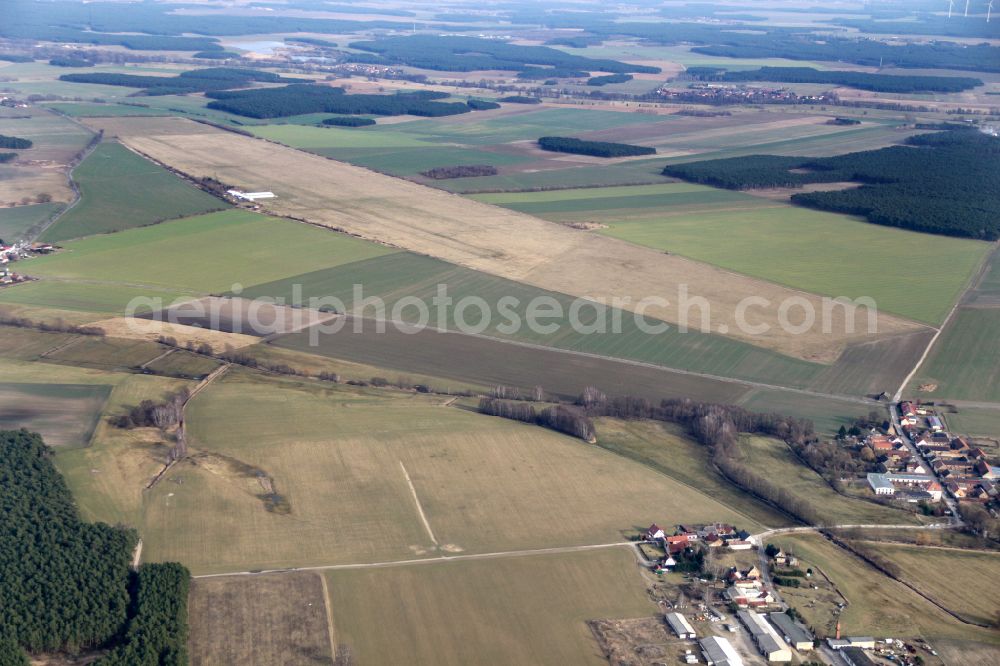 Lüsse from the bird's eye view: Gliding field on the airfield of in Luesse in the state Brandenburg, Germany