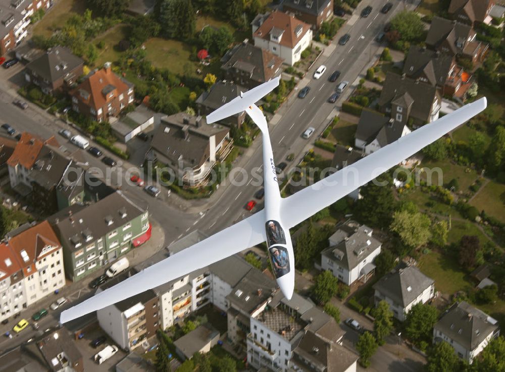 Hamm from above - Ein Doppelsitziges Segelflugzeug ASW21 über der Hammer Innenstadt. A double-seat glider ASW21 on the hammer downtown.