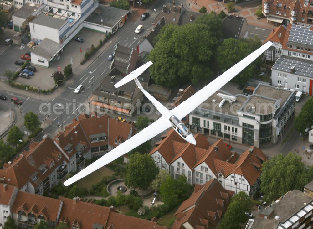 Hamm from the bird's eye view: Ein Doppelsitziges Segelflugzeug ASW21 über der Hammer Innenstadt. A double-seat glider ASW21 on the hammer downtown.