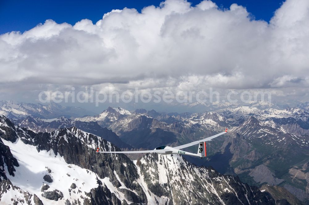 Aerial photograph La Chapelle-en-Valgaudémar - Glider and sport aircraft ASW 20 D-6538 flying over the mountains of the Ecrins national park in Provence-Alpes-Cote d'Azur, France