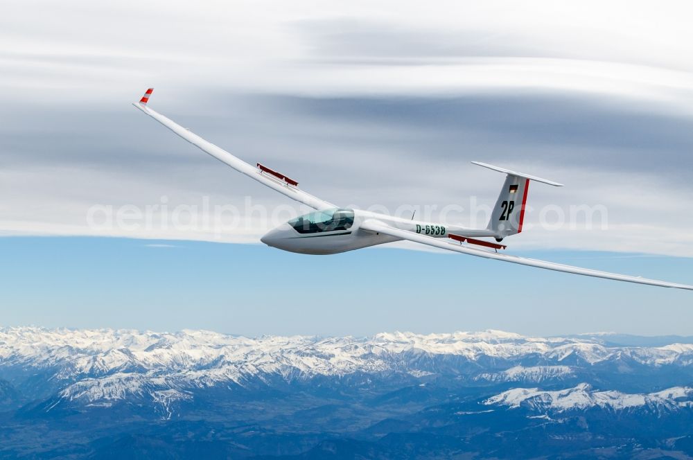 La Chapelle-en-Valgaudémar from the bird's eye view: Glider and sport aircraft ASW 20 D-6538 flying over the mountains of the Ecrins national park in Provence-Alpes-Cote d'Azur, France