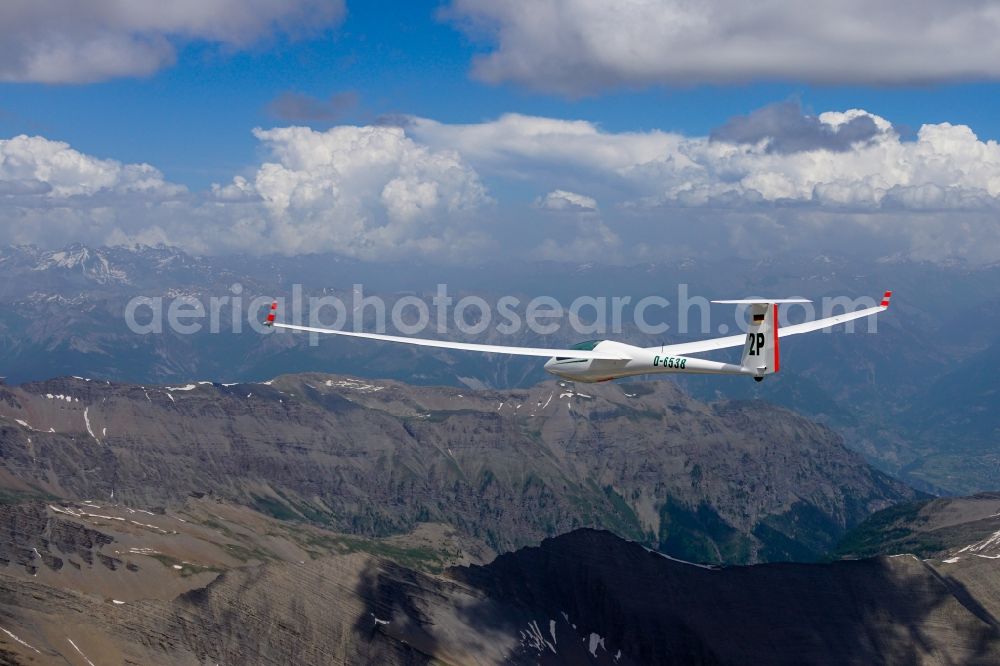 Aerial photograph Le Dévoluy - Glider ASW 20 D-6538 in flight over the rugged mountain peaks under low-hanging clouds of the Crete de Porel in the Provence-Alpes-Cote d'Azur, France