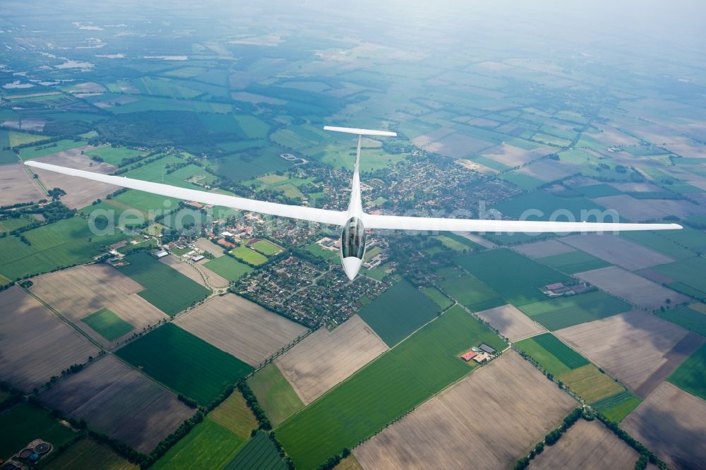 Aerial photograph Heinbockel - Glider and sport aircraft ASW20 flying over the airspace in Heinbockel in the state Lower Saxony, Germany