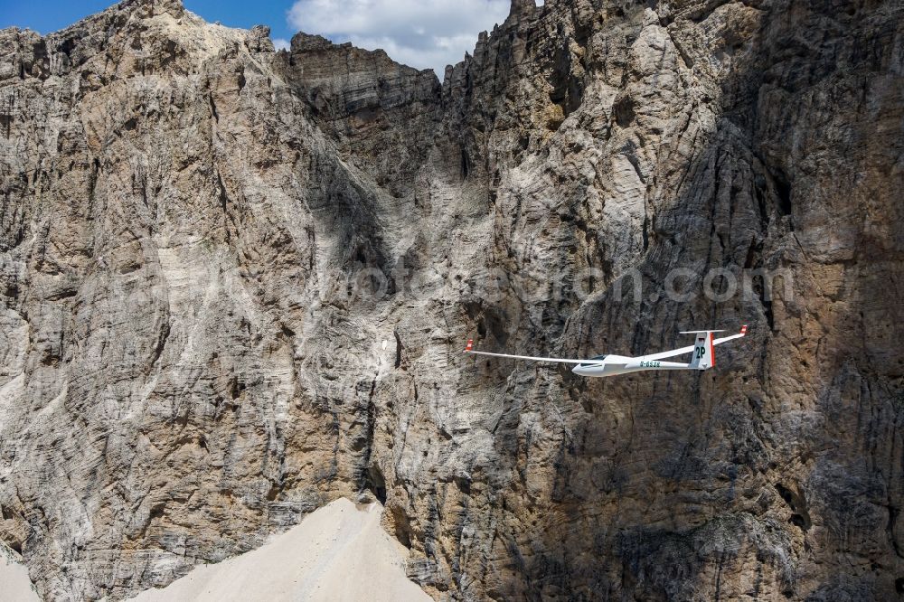 Aerial photograph Montmaur - Glider ASW 20 D-6538 in flight above the Pic de Bure in the Provence-Alpes-Cote d'Azur, France. The Pic de Bure is a 2709-meter-high mountain in the Devoluy massif