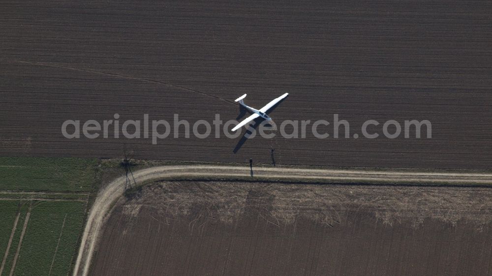 Aerial image Holtorf - Glider and sport airplane TWIN ASTIR II D-3078 (B3) a??Twinberta?? after an outlanding in a field in Holtorf in the state North Rhine-Westphalia, Germany