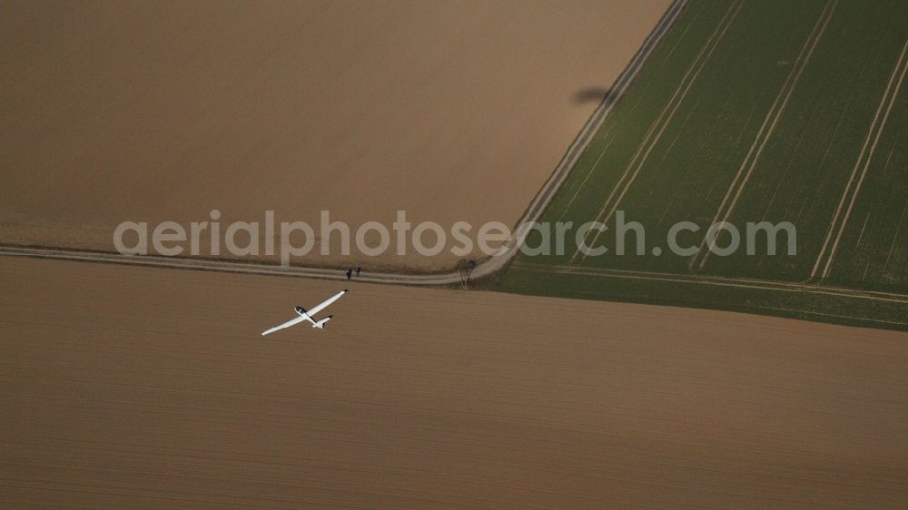 Aerial photograph Holtorf - Glider and sport airplane TWIN ASTIR II D-3078 (B3) a??Twinberta?? after an outlanding in a field in Holtorf in the state North Rhine-Westphalia, Germany