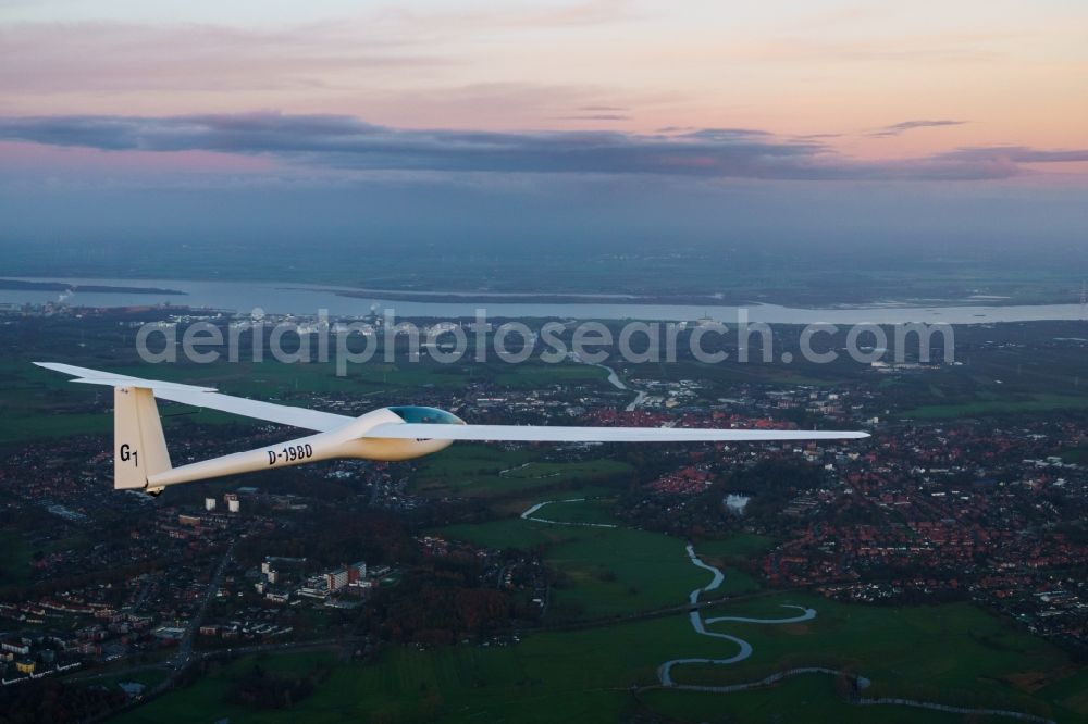 Aerial photograph Stade - Glider while dusk above the city center of the Hanseatic city of Stade in the state of Lower Saxony, Germany