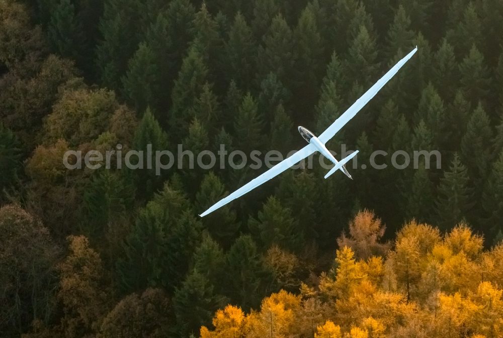 Aerial photograph Hamm - Glider and sport aircraft Duo Discus des Konstrukteurs Schempp-Hirth flying over the airspace in Hamm in the state North Rhine-Westphalia