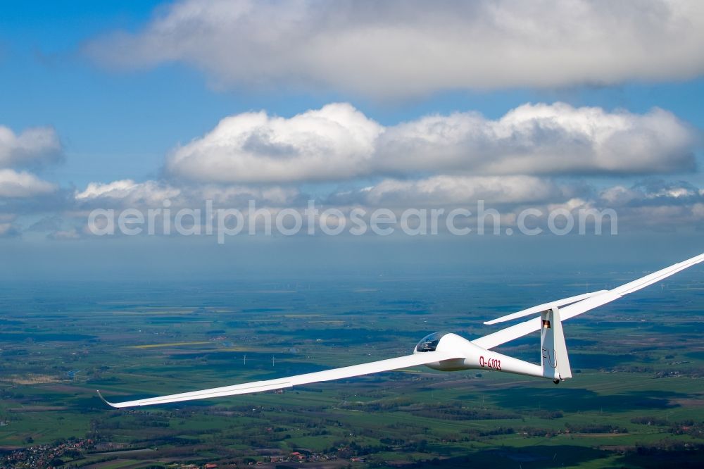 Himmelpforten from the bird's eye view: Glider and sport aircraft LS-4 D-4103 flying below cumulus clouds over the airspace of Himmelpforten in the state Lower Saxony, Germany