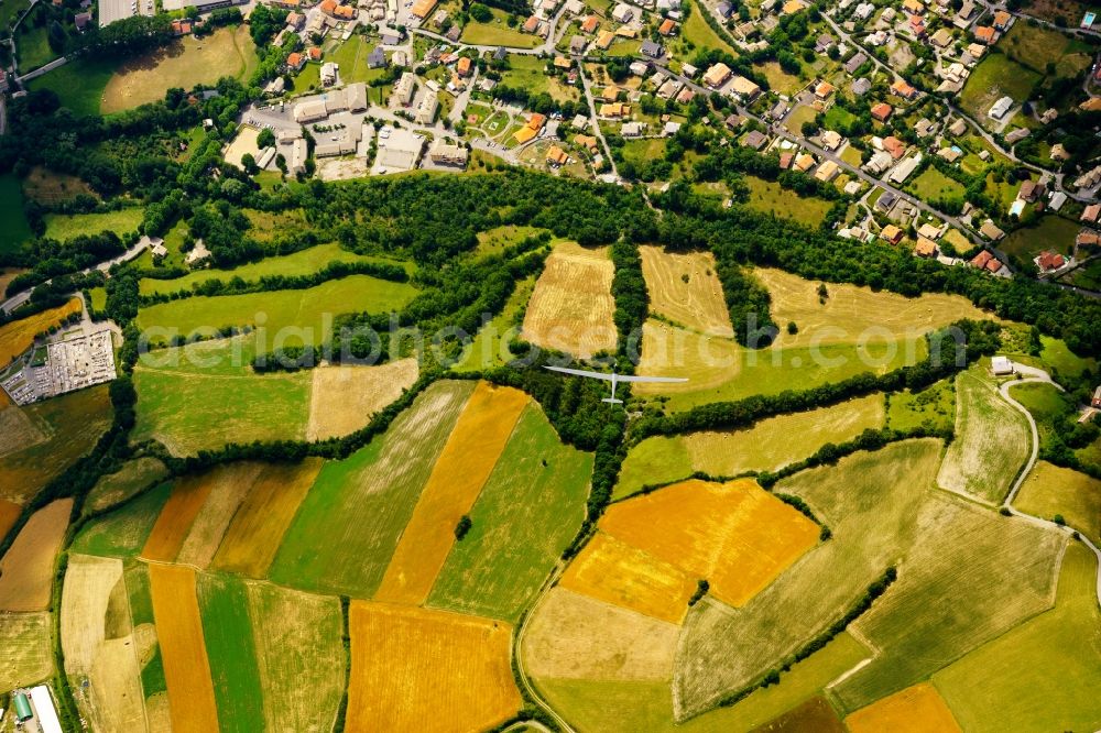 Chorges from the bird's eye view: Glider flying over the airspace in Chorges in Provence-Alpes-Cote d'Azur, France