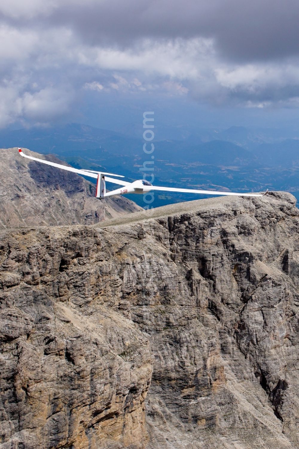 Montmaur from the bird's eye view: Glider and sport airplane LS-8 D-1896 in flight over the 2709m high peak of Pic de Bure at Montmaur in Provence-Alpes-Cote d'Azur, France