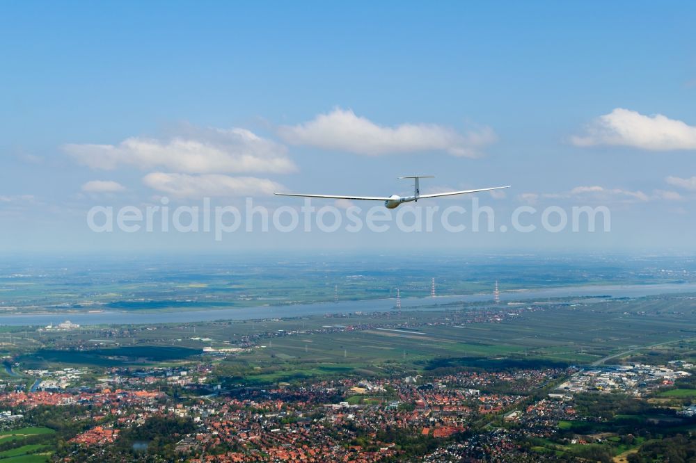 Aerial photograph Stade - Glider and sport aircraft DG100 D-1980 flying over the airspace in Stade in the state Lower Saxony, Germany. This type of aircraft is often used to train young pilots