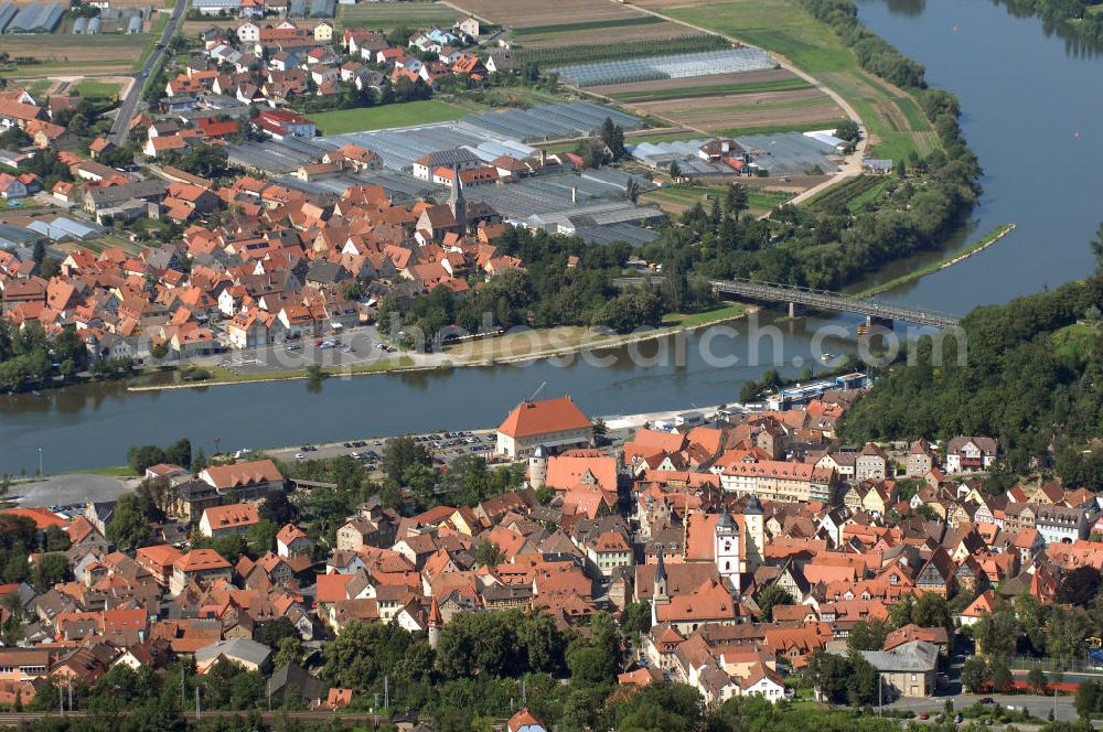 Segnitz from the bird's eye view: Blick auf Segnitz und Marktbreit mit Brücke über den Main.